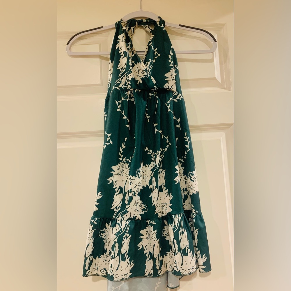 Adorable BOUTIQUE spring/summer halter dress!
